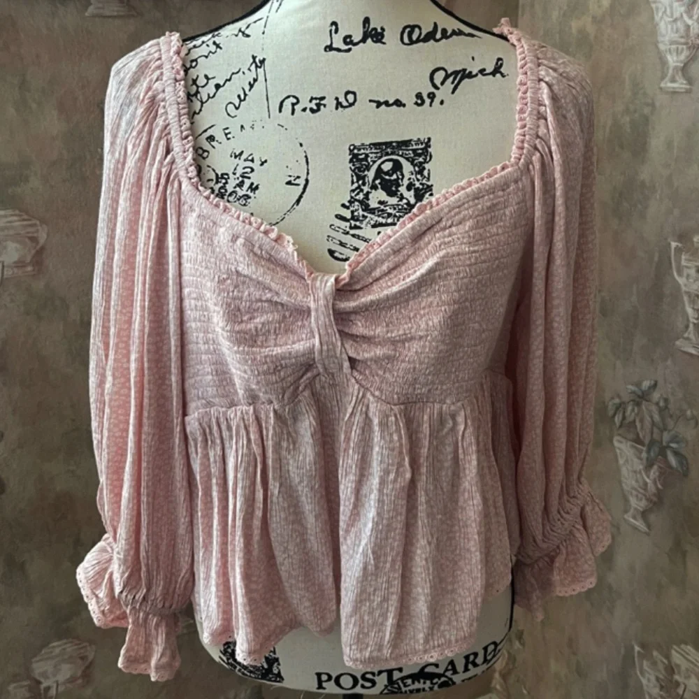FREE PEOPLE BRITNEE SMOCKED FLORAL TOP LARGE PINK